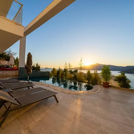 Lumineux Kalkan Каш