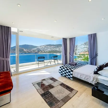 Lumineux Kalkan Каш